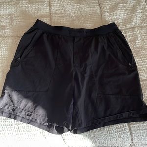Lululemon license to train large shorts